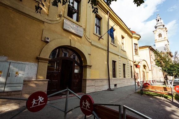 Hátrányos helyzetű magyar tanulókat zárkóztatna fel a máramarosszigeti Leőwey Klára Elméleti Líceum