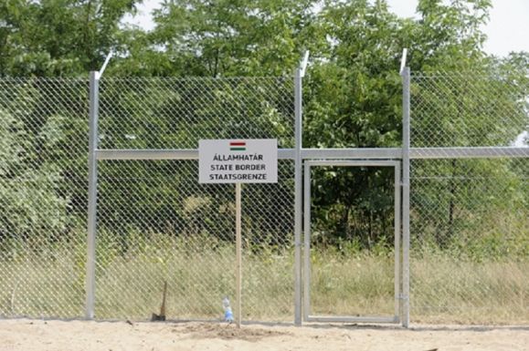 Kocsis Máté: terrorszervezetek szervezik az embercsempész-hálózatot