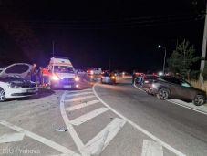 Öten megsérültek egy három gépkocsit érintő balesetben