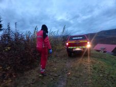 Beteg, mozgásképtelen asszonyon segítettek a hegyimentők (VIDEÓ) 