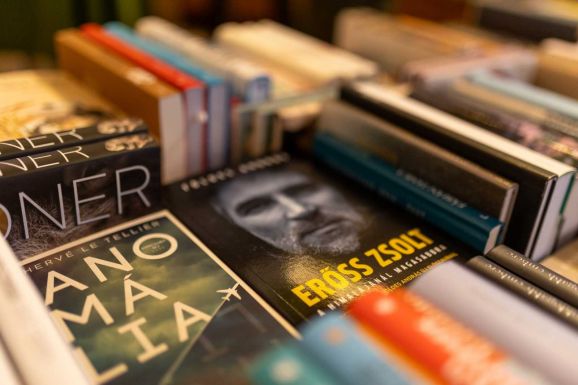 Kétségbeejtő helyzetbe hozták a marosvásárhelyi könyvvásárt a megszorító intézkedések