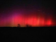 Káprázatos sarki fényt lehetett látni Erdély több pontján