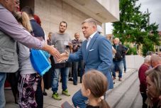 Az új szlovák kormány leállította az Ukrajnának szánt hadisegélyt