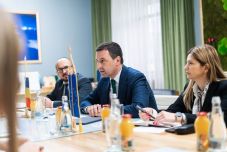 Váltsunk tisztára –  Tánczos Barna színes, vidám videókban minden, a betétdíjas rendszer kapcsán felmerülő kérdést megválaszol 