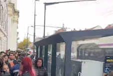 Több százan állnak sorba az ingyen shaormáért Kolozsváron