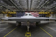 Először szállt fel az amerikaiak új szuperbombázója, a B-21 Raider