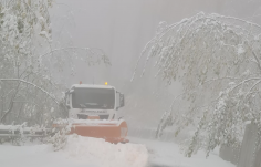Beköszöntött a tél, a hegyekben akadozik a forgalom