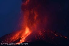 Kitört az Etna Szicíliában, ömlött a láva a tűzhányóból