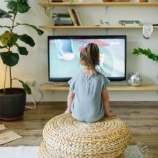 Betiltanák az egészségtelen élelmiszerek reklámozását a gyermekműsorok közben