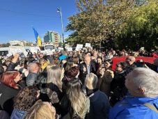 Az egészségbiztosító alkalmazottainak sikerén felbuzdulva béremelést követel a közegészségügy is