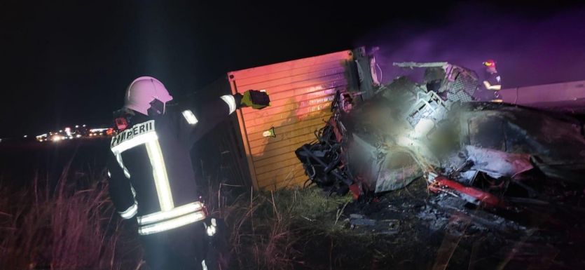 Szörnyű baleset: halálra égett a vezetőfülkében rekedt teherautó-sofőr
