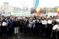 Nyugdíjazási feltételeik módosítása ellen tiltakoznak, Ciolacuval tárgyalnának