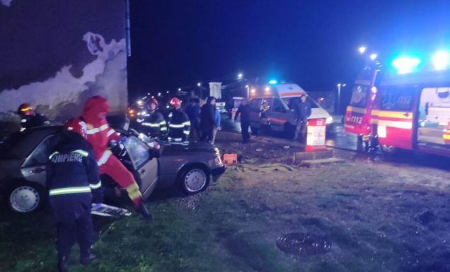 Szörnyű tragédia: a szülők életüket vesztették, 14 éves lányuk kórházba került