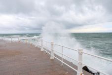 Ítéletidő a román tengerparton: a heves szél miatt lezárták a kikötőket