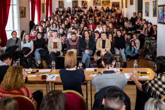 Karriernapok Sepsiszentgyörgyön: szakemberek mutatják be hivatásukat diákoknak