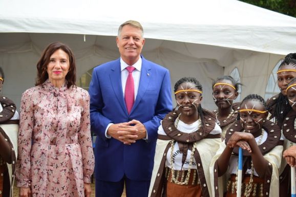 Iohannis külföldi útjai: az elnöki hivatal költségvetésével kapcsolatban várnak magyarázatot