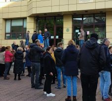 Szakszervezet: a kormány diszkriminatív bérpolitikája lebéníthatja az intézményeket