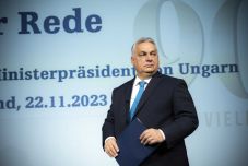 FRISSÍTVE - Orbán Viktor: „Magyarország nem a fekete bárány, hanem az első fecske”