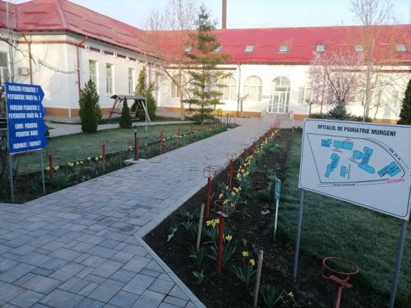 Tömeges ételmérgezés: a miniszter a kórházigazgatóra mutogat