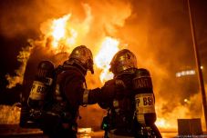 Kigyulladt egy lakóház Párizs környékén, többen meghaltak és életveszélyesen megsérültek 