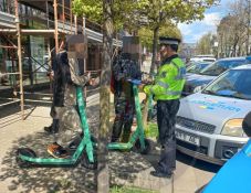 Törvénymódosítás: a helyi rendőrség is megbüntetheti a szabályszegő rollereseket