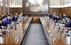 Hiába spórol a kormány, muszáj pénzt adni az önkormányzatoknak