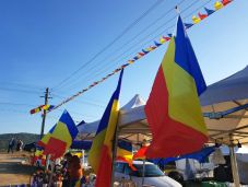 Szociológus: hazafinak lenni nem azt jelenti, hogy trikolórt tűzöl az autódra