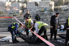 Döbbenetes: buszmegállóban álló civilekre nyitott tüzet két terrorista