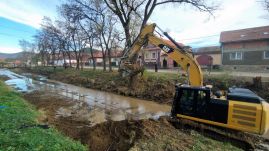 Takarítják Bereckben a patakmedert