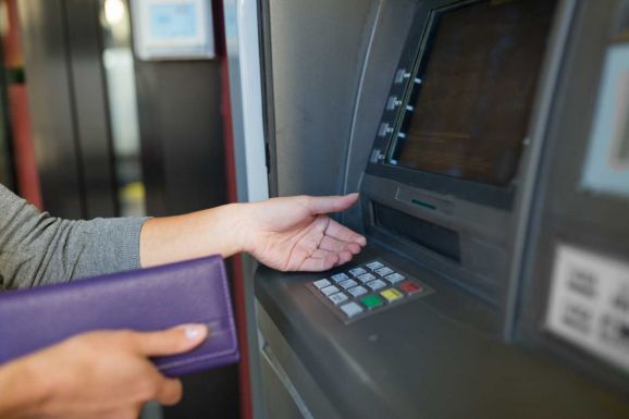 Vasárnaptól már 3300 lej a bruttó minimálbér, ez kézben 2079 lejt jelent