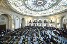 Elfogadta a szenátus a különnyugdíjtörvény új változatát