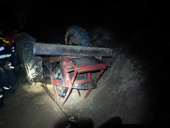 Vonat sodort el egy traktort, a sofőr ittas volt