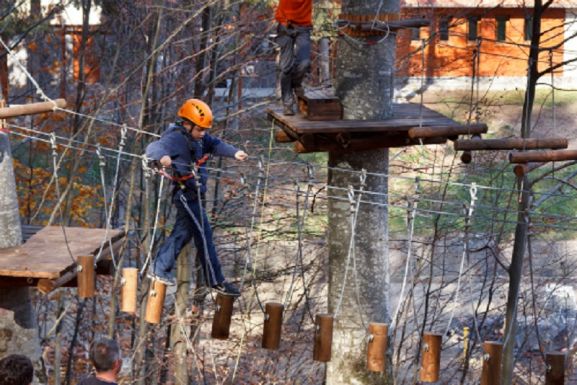 Iskola másként: mégis kifizethetik a szülők a kirándulásokat