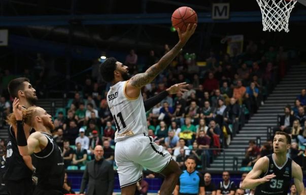 Férfi kosár BKT EuroKupa: DJ Seeley megnyerte a meccset a Kolozsvári U-BT-nek Wroclawban