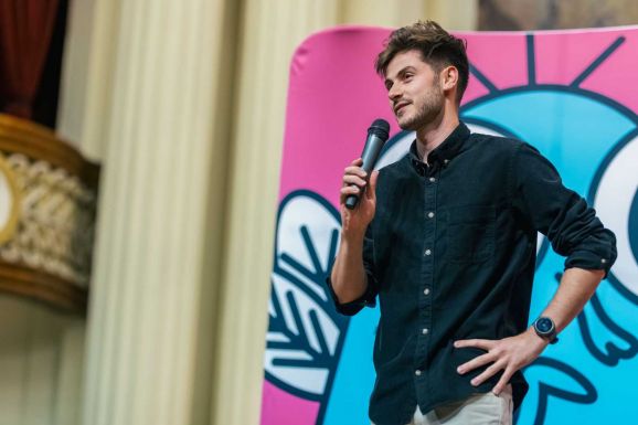 „Mindennel lehet viccelni, a kérdés az, hogy megéri-e” – Forgács Rudolf nyerte a 17. Erdélyi Humorfesztivált