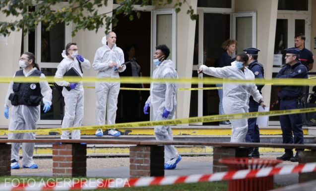 Bombariadó volt abban franciaországi iskolában, ahol pénteken meggyilkoltak egy tanárt