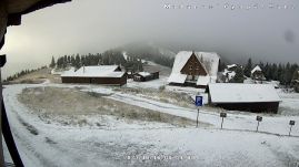Lehullott az első hó, takarítják az útmunkások