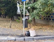 Érthetetlen: miért dobják a sarki kukába a háztartási hulladékot?