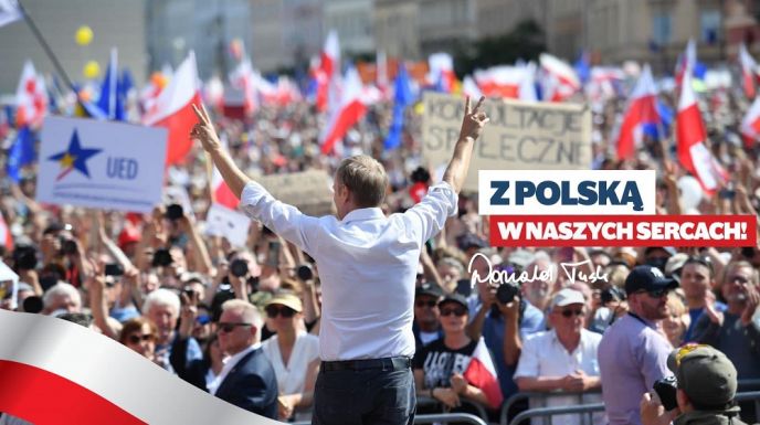 Lengyel választások – Az eddigi kormánypárt elnyerte a legtöbb alsóházi mandátumot, de nincs önálló többsége