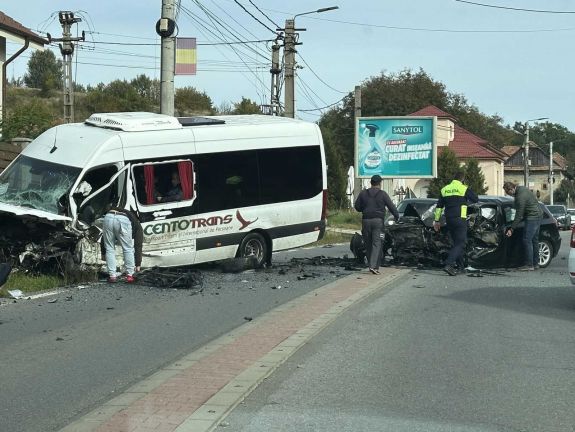 Mikrobusz és személyautó ütközött frontálisan Kolozsvár mellett