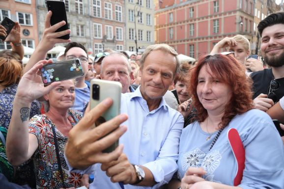 Hatalomváltás jöhet Varsóban: a nyugati fősodorhoz csatlakozhat az új, Donald Tusk féle vezetés   