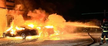 Három autó égett ki – A nyomok gyújtogatásra utalnak