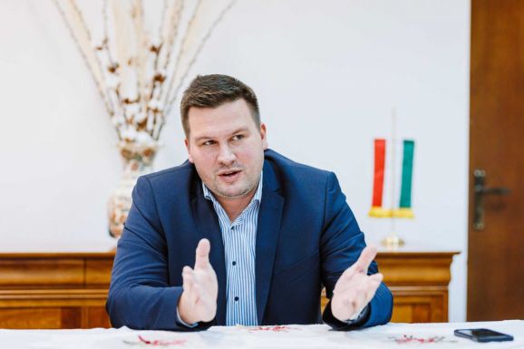 Grezsa Csaba főkonzul: október 23. elsősorban a magyaroké, de minden szabadságszerető népé is