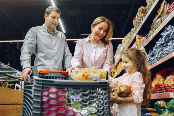 Elsőbbségben a várandós nők és a kisgyermekkel lévő személyek – kihirdették az „udvariasságra nevelő” törvényt