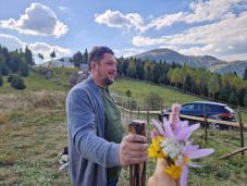 AUR: az állam nem törődik a külföldön élő románokkal és a rákos betegekkel  