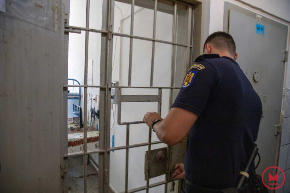 Letartóztatták korrupcióval és drogfogyasztással gyanúsított suceavai bírónő kedvesét