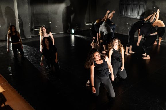 Megtartották első bemutatójukat a harmadéves kolozsvári színisek