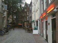 Tüntettek a prostituáltak, mert a városvezetés bezárná a nyilvánosházakat 