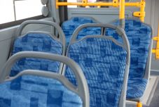 Késsel fenyegették a fiatal lányt egy kolozsvári buszmegállóban és senki sem segített rajta