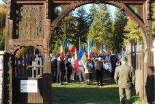 FRISSÍTVE - Nacionalisták az úzvölgyi katonatemetőben: Románia a románoké és az is marad